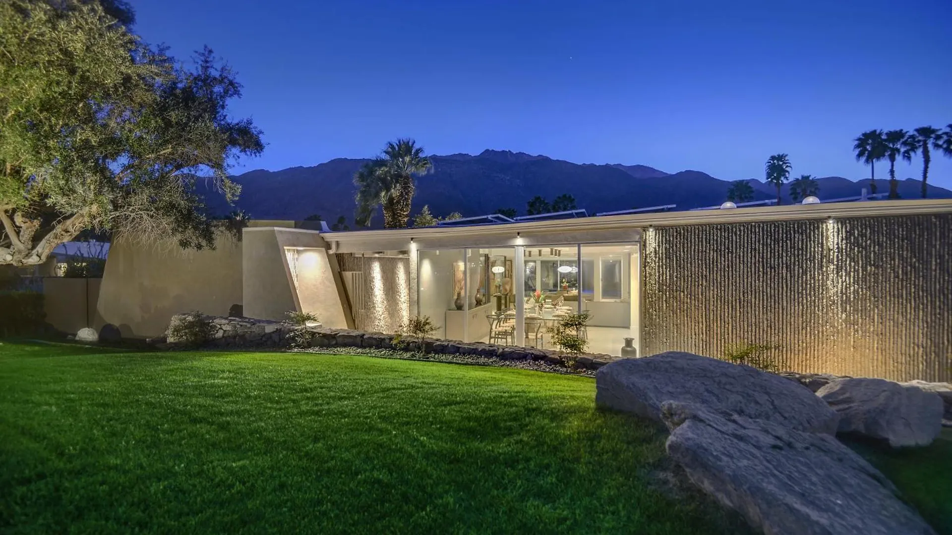 The Cascades Retreat - Walk To Downtown! Villa Palm Springs