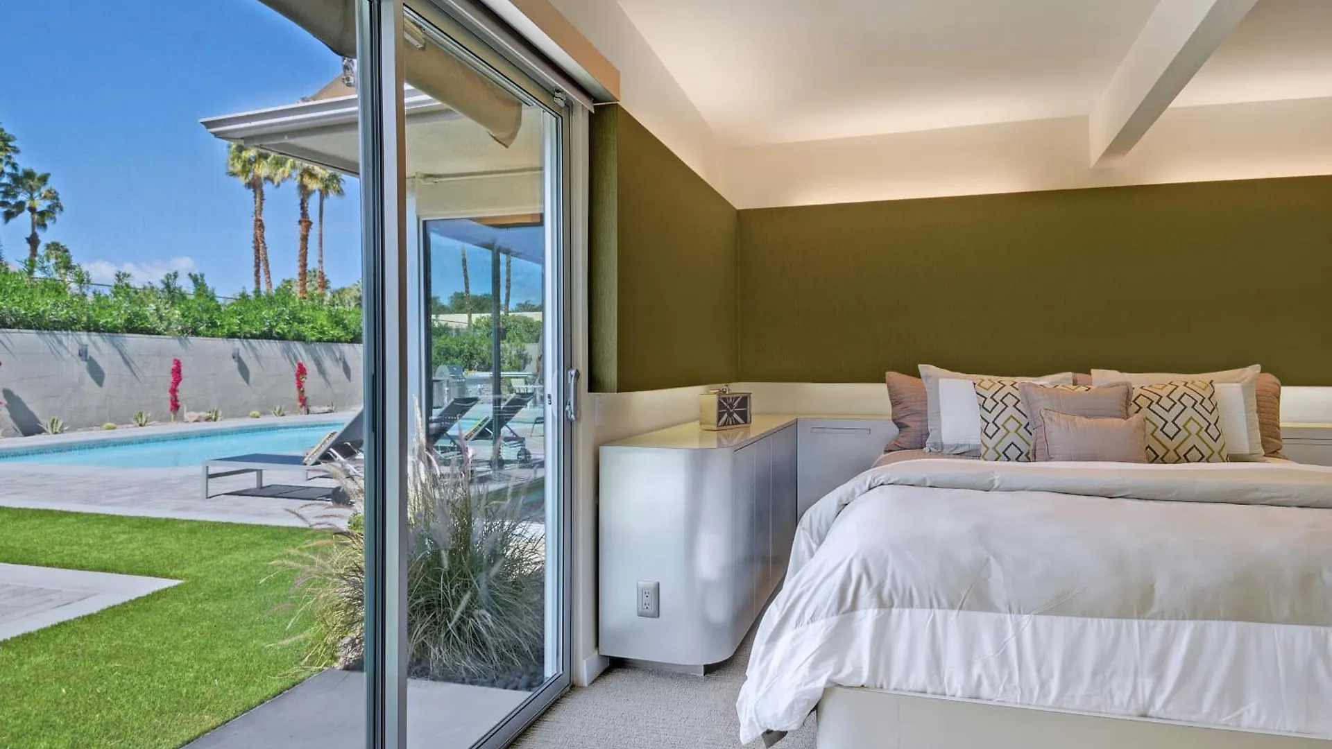 Holiday home The Cascades Retreat - Walk To Downtown! Villa Palm Springs